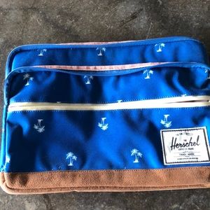 Herschel 13 inch laptop case